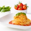 Spaghetti ( linquine ) al pomodoro e basilico