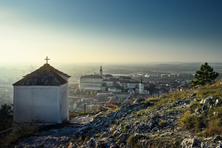 Zámok Mikulov zo Svätého kopečka