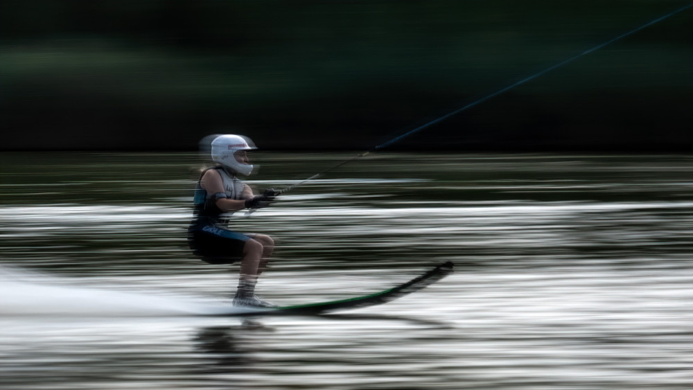 Fast water skis