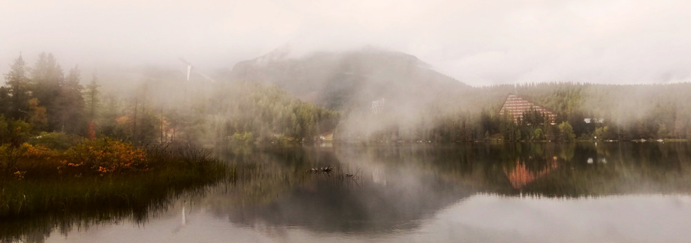 Štrbské pleso na jeseň