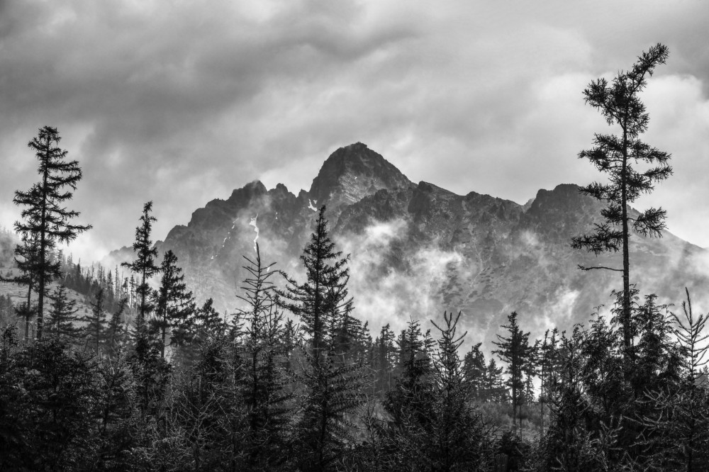 Lomnický štít po daždi z cyklu Vysoké Tatry