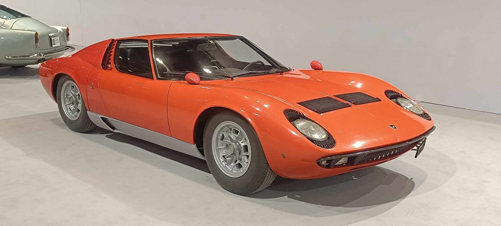 LAMBORGHINI MIURA