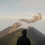 Pozorovanie erupcie pri východe slnka