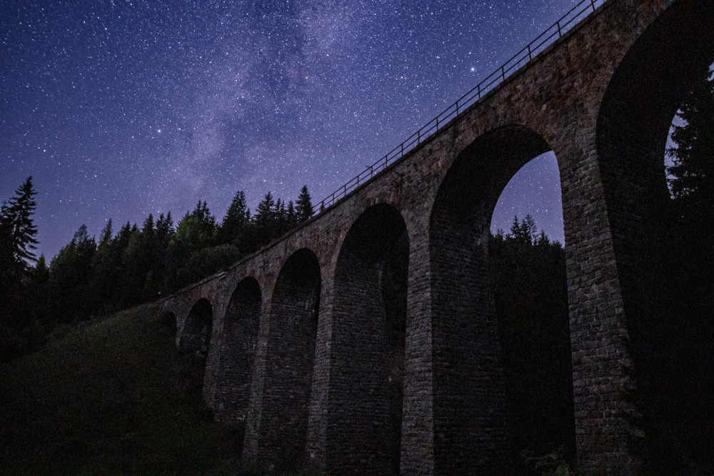 Chmarošký viadukt v noci